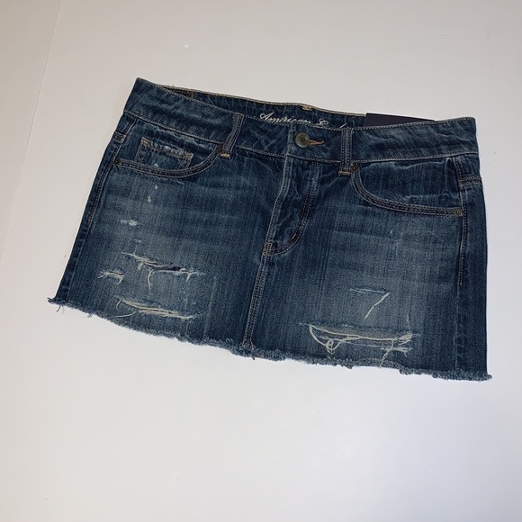 🆕 American Eagle Outfitters Distressed Blue Jean Mini Skirt - Women’s Size 4 - Picture 3 of 8